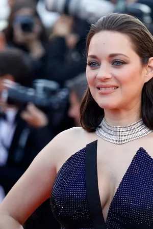 Фото голой Марион Котийяр - 03