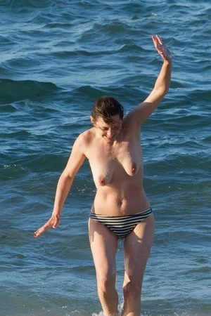 Фото голой Марион Котийяр - 17