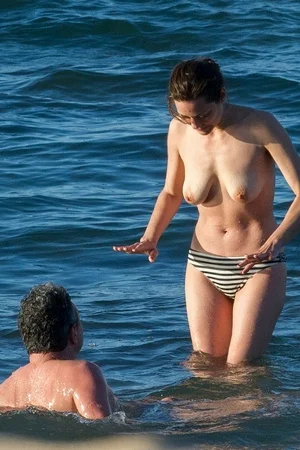 Фото голой Марион Котийяр - 20