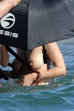 Фото голой Марион Котийяр - 23