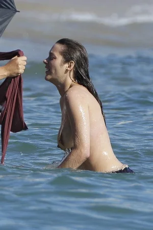 Фото голой Марион Котийяр - 25