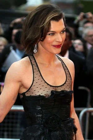 Фото голой Миллы Йовович - 11