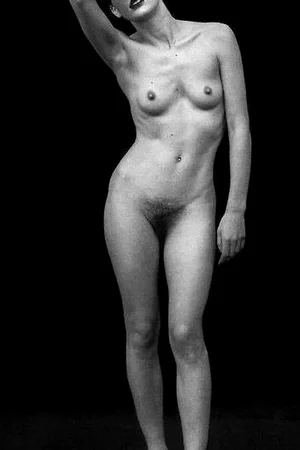 Фото голой Миллы Йовович - 44