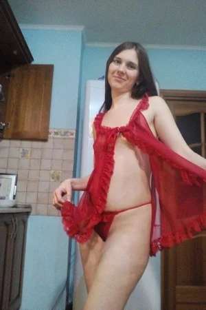 Голая девушка из российской глубинки прислала интимные фото - 38