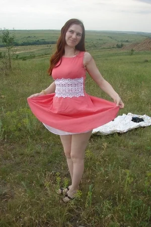 Голая девушка из российской глубинки прислала интимные фото - 44