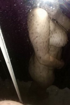 Замужняя шлюха из Нижнего Тагила показывает раздолбанную пизду - 08