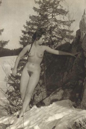 Обнаженные девушки с голыми сиськами и письками на ретро снимках - 10